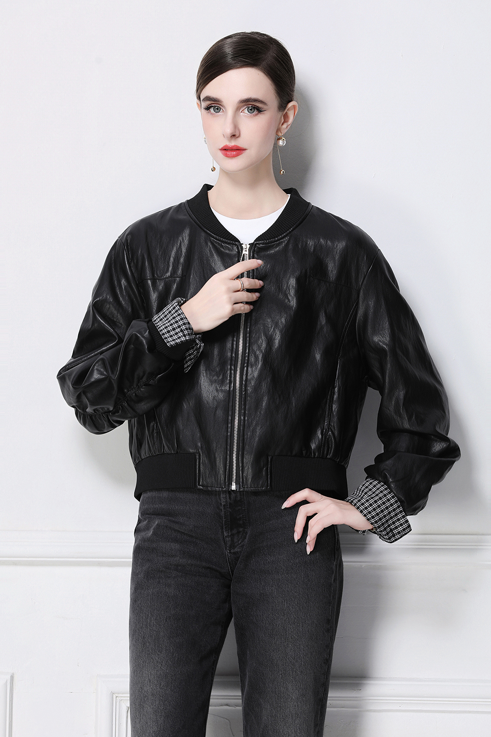 Realistic photo of retro PU leather jacket and jacket for European station 902 Realistic photo of retro PU leather jacket and jacket for European station 902