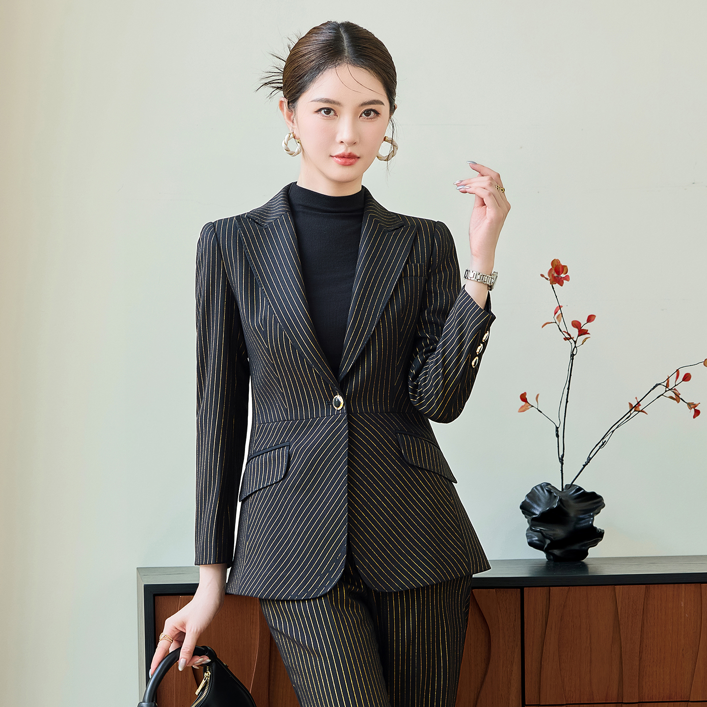 Temperament women's professional work clothes striped suit jacket 2025 autumn decoration one button commuting formal suit set Temperament women's professional work clothes striped suit jacket 2025 autumn decoration one button commuting formal suit set