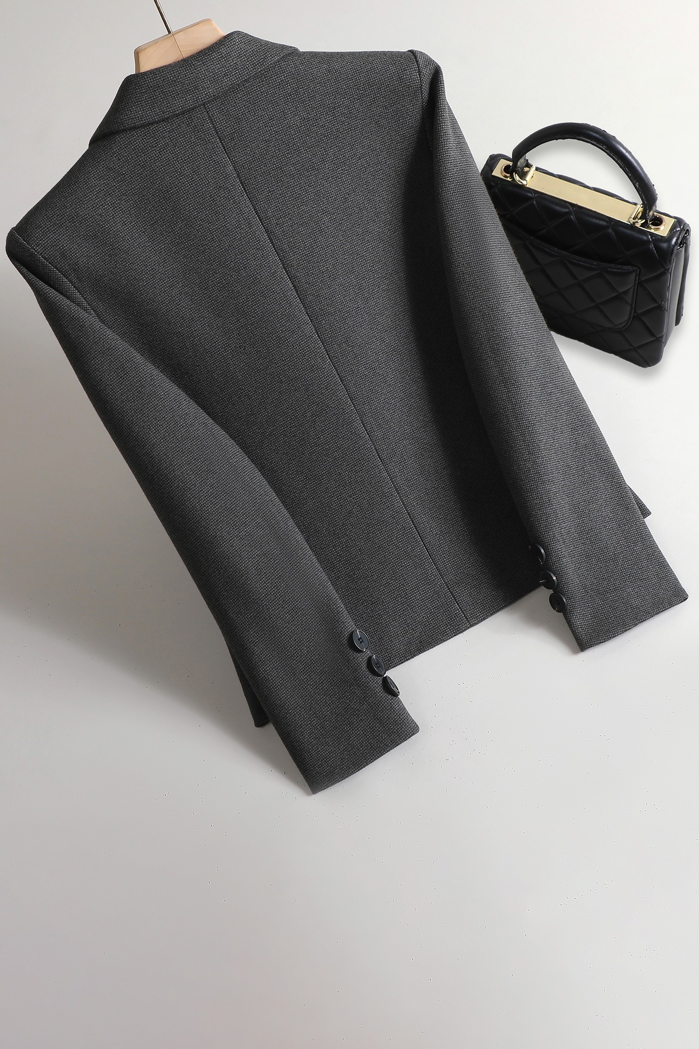 Short style suit jacket for women in winter, with a stylish and stylish design, slim fit, versatile for commuting, and a small suit jacket Short style suit jacket for women in winter, with a stylish and stylish design, slim fit, versatile for commuting, and a small suit jacket