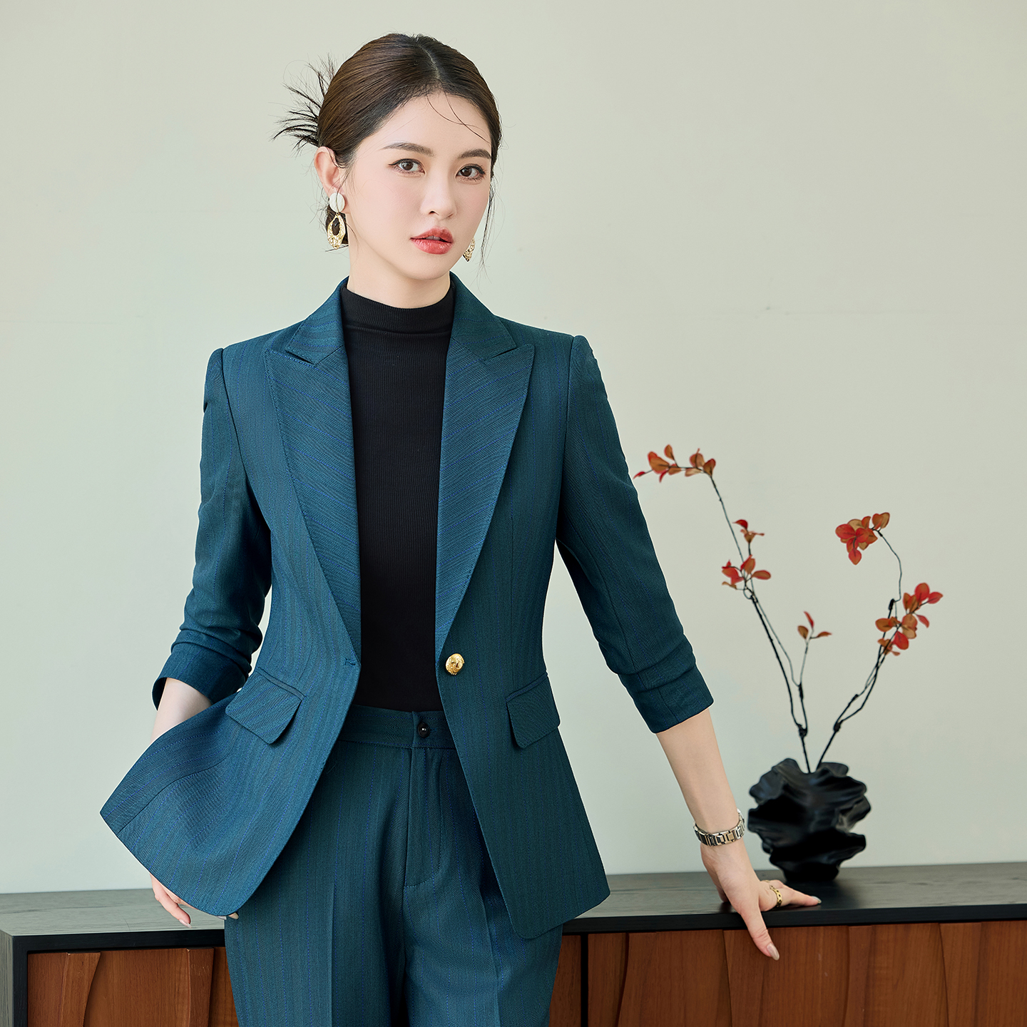 Temperament striped suit for women in autumn and winter, slim fit and slimming, one button commuting formal suit, professional work suit Temperament striped suit for women in autumn and winter, slim fit and slimming, one button commuting formal suit, professional work suit
