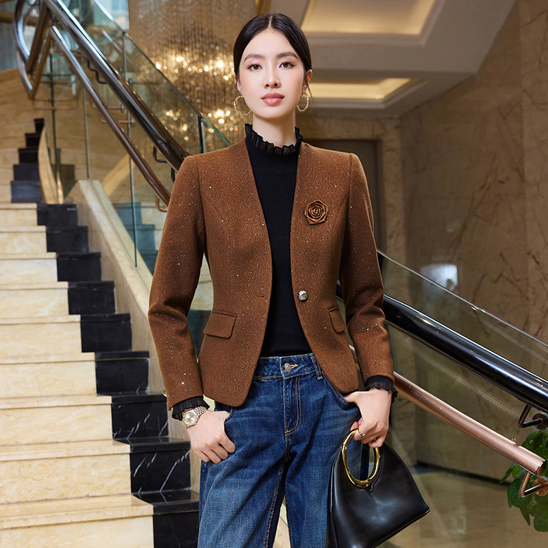 Small stature, collarless suit jacket, women's 2025 early autumn new design, niche commuting versatile small suit Small stature, collarless suit jacket, women's 2025 early autumn new design, niche commuting versatile small suit