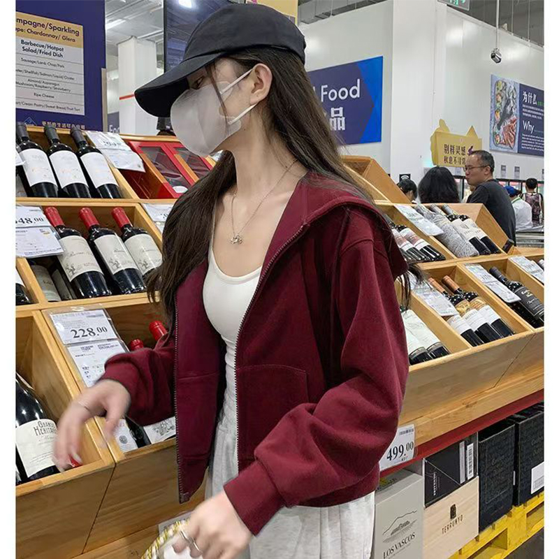 Short zipper hooded sweatshirt for women in early autumn 2025, new small and fashionable style, simple temperament, casual versatile jacket