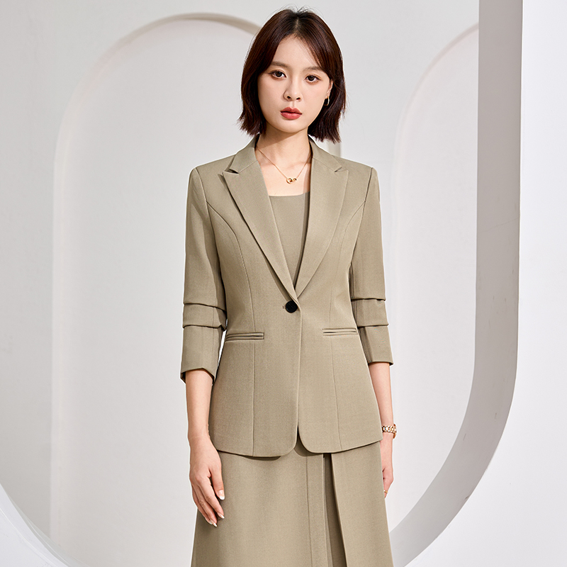 Simple temperament long sleeved suit jacket for women 2025 early autumn new slim fit and slimming one button commuting suit set