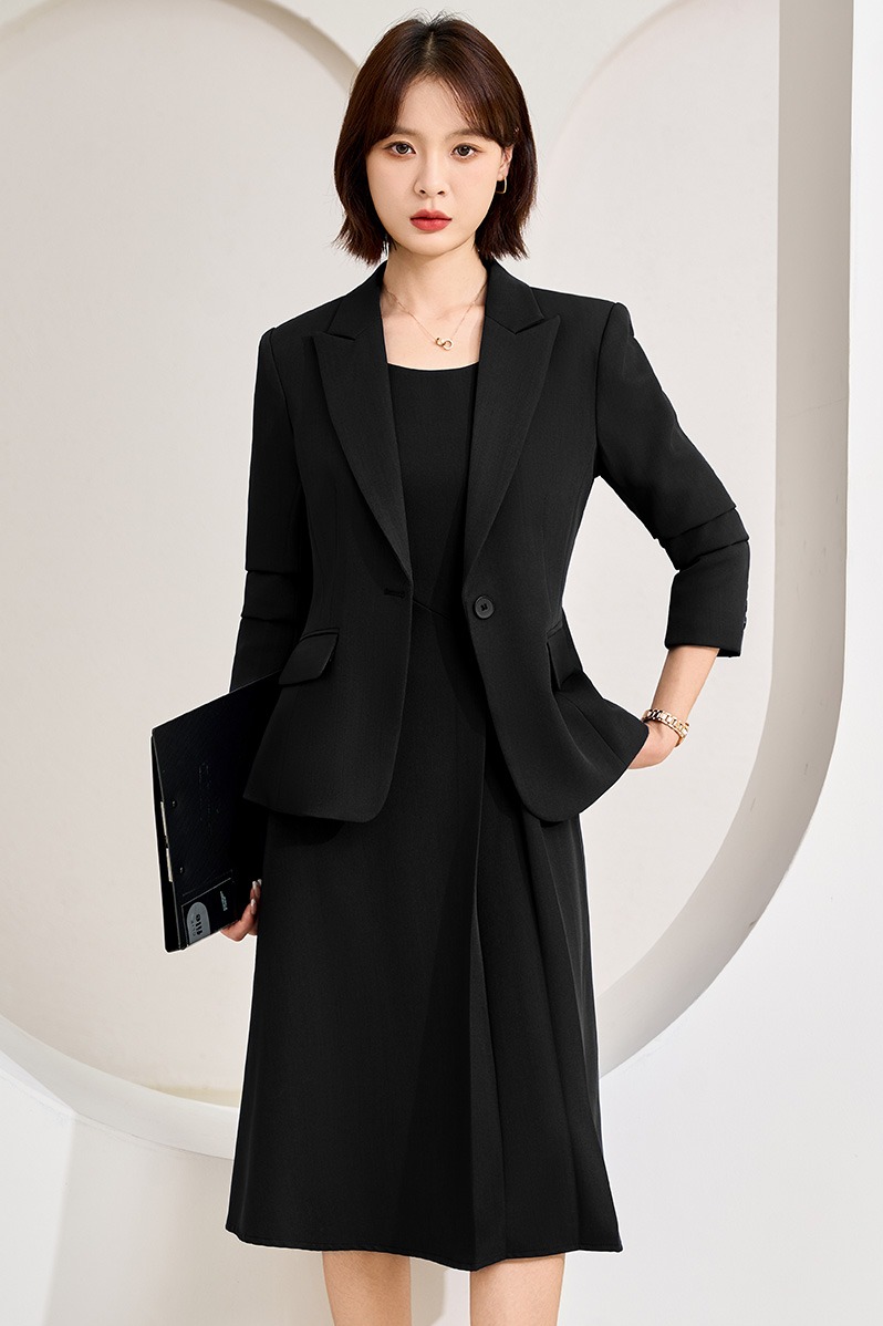 Commuting one button slim fit suit jacket for women in early autumn 2025, simple and capable temperament suit dress set Commuting one button slim fit suit jacket for women in early autumn 2025, simple and capable temperament suit dress set