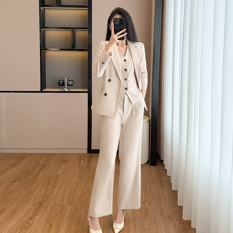 Apricot colored suit, vest, pants, three piece set, professional women's clothing, 2025 autumn new design, high-end commuting formal wear Apricot colored suit, vest, pants, three piece set, professional women's clothing, 2025 autumn new design, high-end commuting formal wear