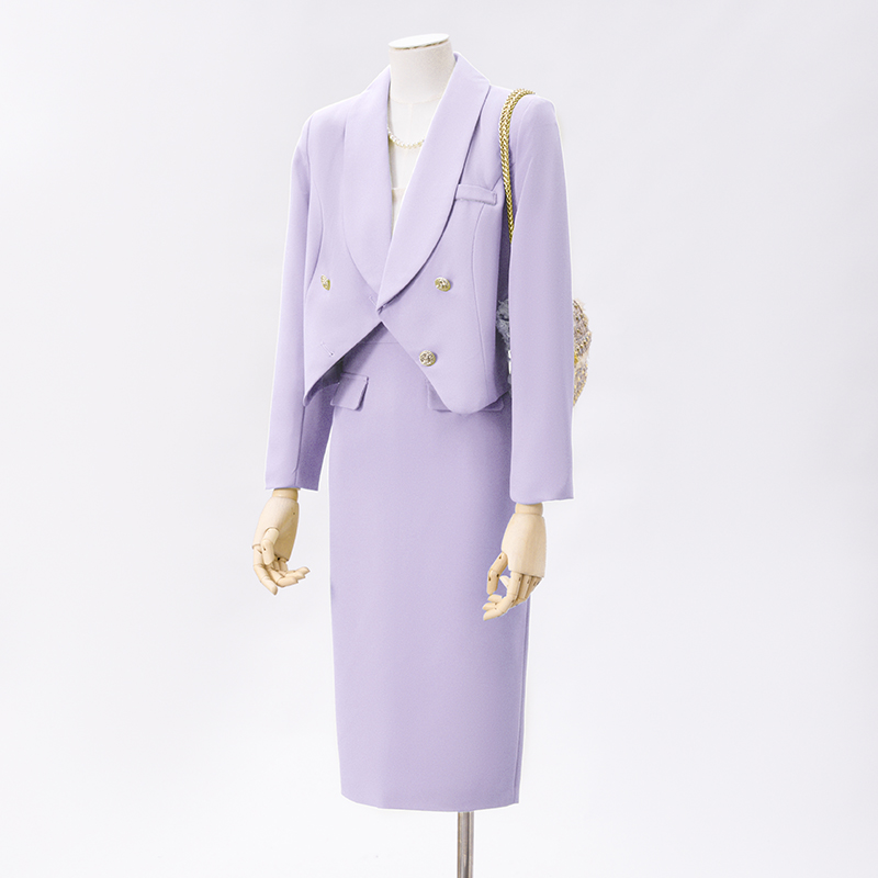 Short and petite suit, half skirt set, women's 2025 early autumn new style, minimalist temperament, age reducing short suit Short and petite suit, half skirt set, women's 2025 early autumn new style, minimalist temperament, age reducing short suit