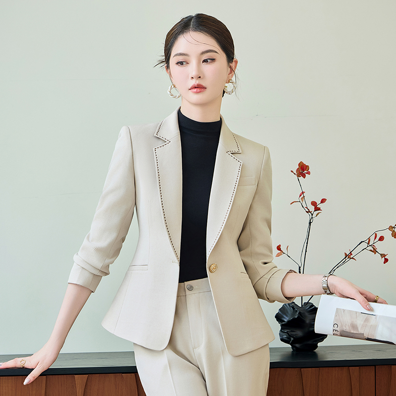 2025 high-end purple suit jacket for women in autumn, simple and capable temperament, slim fit one button suit set 2025 high-end purple suit jacket for women in autumn, simple and capable temperament, slim fit one button suit set