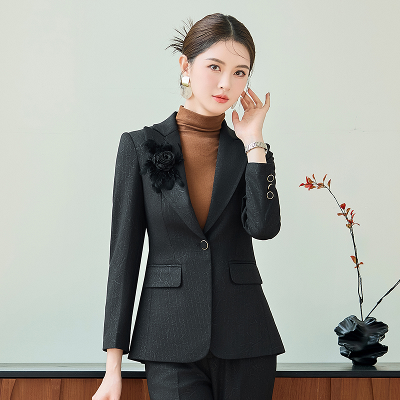 Small professional workwear suit for women in autumn 2025, slim fit and slimming, one button commuting style suit Small professional workwear suit for women in autumn 2025, slim fit and slimming, one button commuting style suit