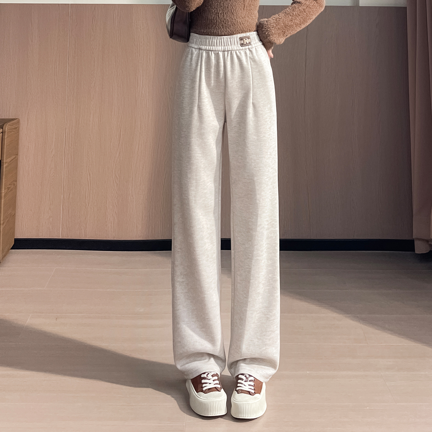 High waisted narrow version wide leg pants for women in autumn and winter 2025, new style with a hanging feel, large size, loose fit, slimming and versatile straight leg casual pants