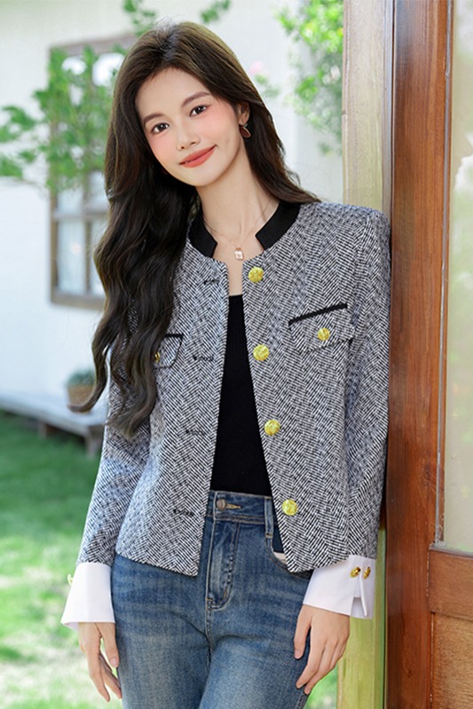 Ladies' temperament short jacket for women 2025 early autumn new style fashionable and simple temperament small fragrance commuting versatile top Ladies' temperament short jacket for women 2025 early autumn new style fashionable and simple temperament small fragrance commuting versatile top