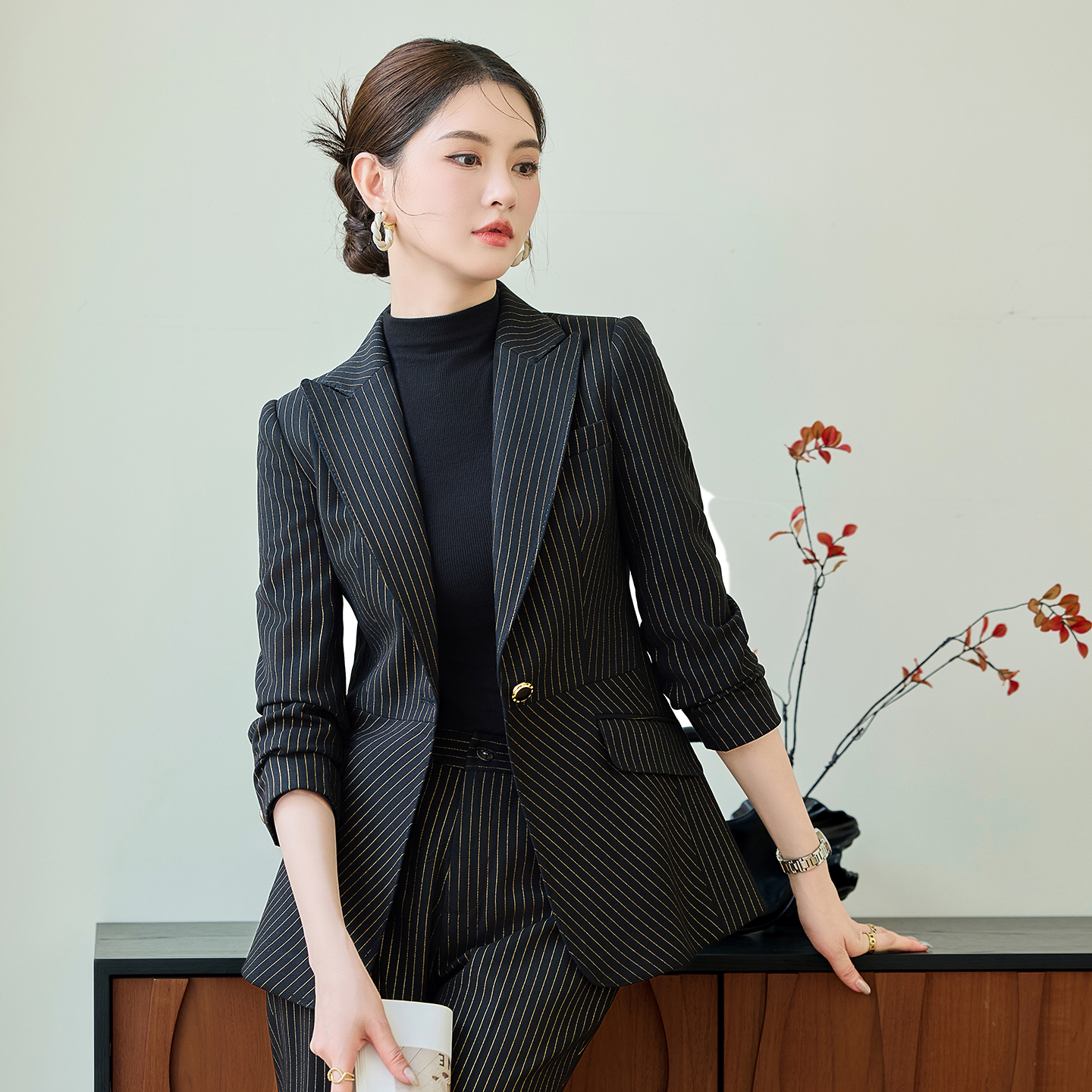 Temperament women's professional work clothes striped suit jacket 2025 autumn decoration one button commuting formal suit set Temperament women's professional work clothes striped suit jacket 2025 autumn decoration one button commuting formal suit set