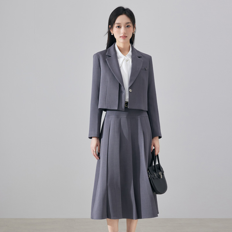 Short suit half skirt two-piece set professional women's clothing 2025 autumn new design sense temperament commuting small suit Short suit half skirt two-piece set professional women's clothing 2025 autumn new design sense temperament commuting small suit