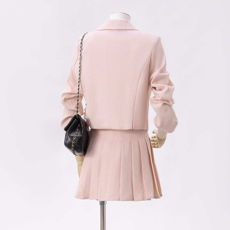 Short double breasted suit jacket for women in early autumn, fashionable and simple temperament, small fragrance style commuting suit set Short double breasted suit jacket for women in early autumn, fashionable and simple temperament, small fragrance style commuting suit set