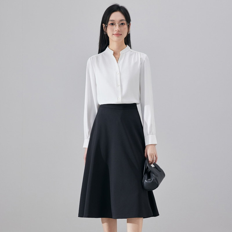 Fashionable and minimalist V-neck shirt, women's 2025 early autumn new design, niche temperament, versatile commuting shirt Fashionable and minimalist V-neck shirt, women's 2025 early autumn new design, niche temperament, versatile commuting shirt