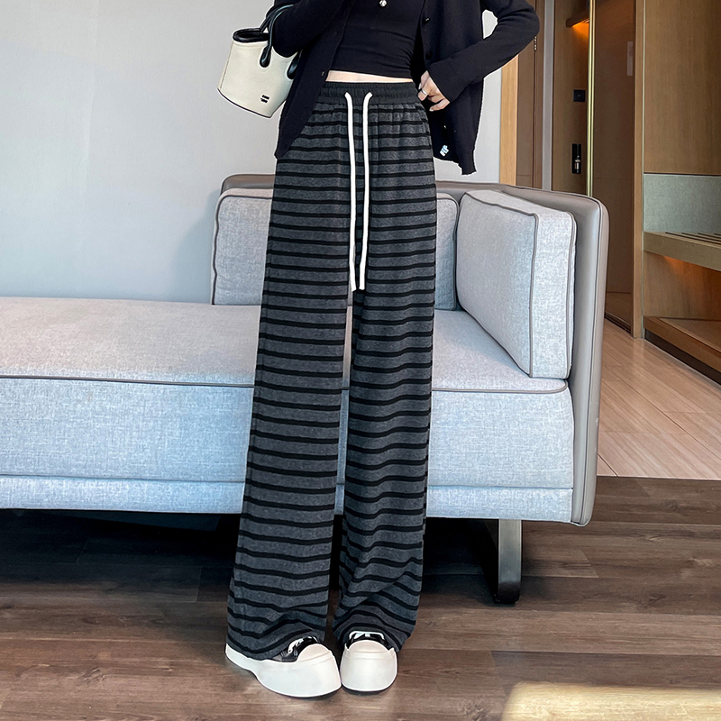 Velvet thickened fashionable striped sports pants for women in autumn and winter 2025, simple temperament, casual and versatile, elastic waisted wide leg pants Velvet thickened fashionable striped sports pants for women in autumn and winter 2025, simple temperament, casual and versatile, elastic waisted wide leg pants