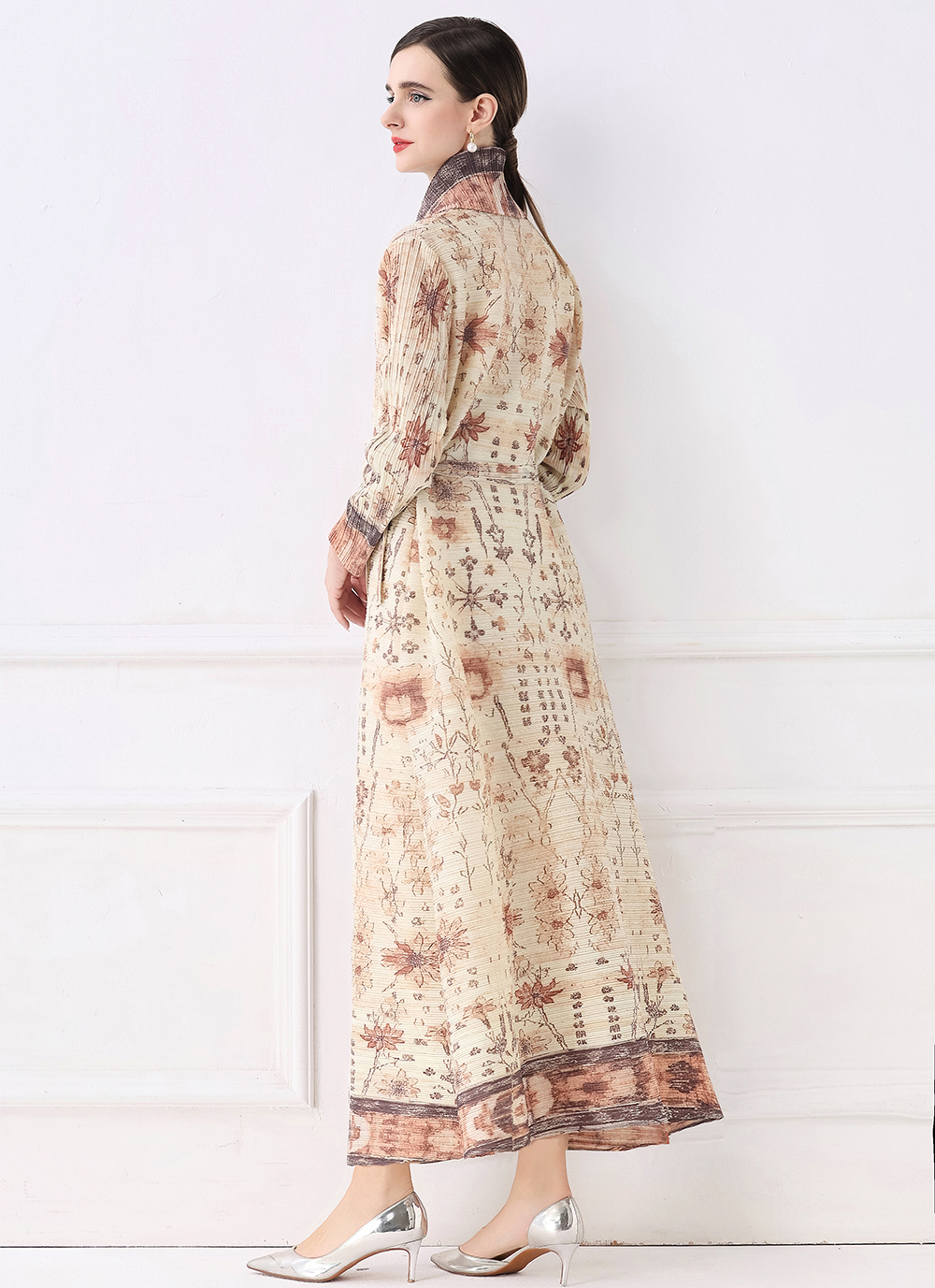 Factory direct sales of Miyake pleated early autumn pleated loose plus size printed outerwear Factory direct sales of Miyake pleated early autumn pleated loose plus size printed outerwear