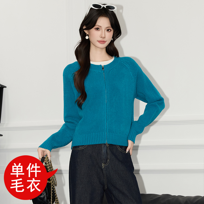 Blue double zipper knitted cardigan for women in early autumn 2025, new fashionable and stylish casual versatile short style solid color top Blue double zipper knitted cardigan for women in early autumn 2025, new fashionable and stylish casual versatile short style solid color top