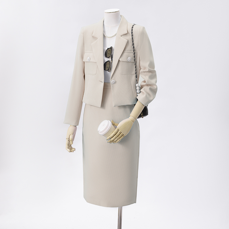 Mingyuan Xiaoxiangfeng temperament short jacket for women in early autumn 2025 fashion Korean version casual versatile commuting suit set Mingyuan Xiaoxiangfeng temperament short jacket for women in early autumn 2025 fashion Korean version casual versatile commuting suit set