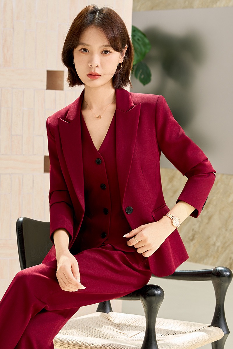 Professional formal suit, vest pants, three piece set, women's autumn slim fit, slimming temperament, goddess style commuting work clothes Professional formal suit, vest pants, three piece set, women's autumn slim fit, slimming temperament, goddess style commuting work clothes