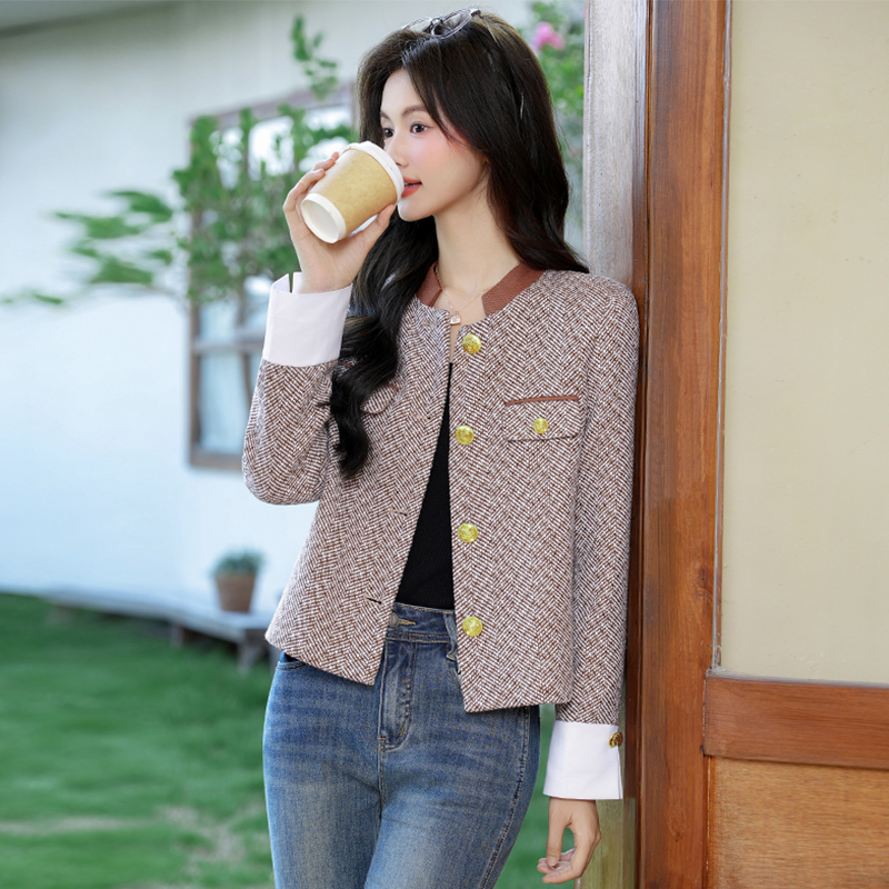 Ladies' temperament short jacket for women 2025 early autumn new style fashionable and simple temperament small fragrance commuting versatile top Ladies' temperament short jacket for women 2025 early autumn new style fashionable and simple temperament small fragrance commuting versatile top