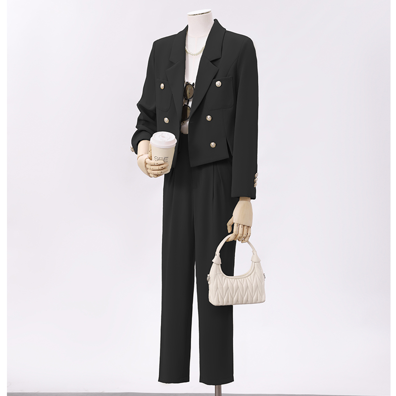 Minimalist temperament, petite suit for women, autumn 2025 design sense, niche commuting versatile short suit Minimalist temperament, petite suit for women, autumn 2025 design sense, niche commuting versatile short suit