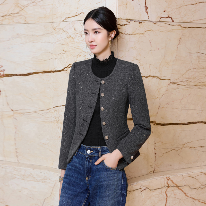 Temperament Small Fragrant Round Neck Jacket for Women in Early Autumn 2025 Fashion Simple Temperament Commuting Versatile Short Top Temperament Small Fragrant Round Neck Jacket for Women in Early Autumn 2025 Fashion Simple Temperament Commuting Versatile Short Top