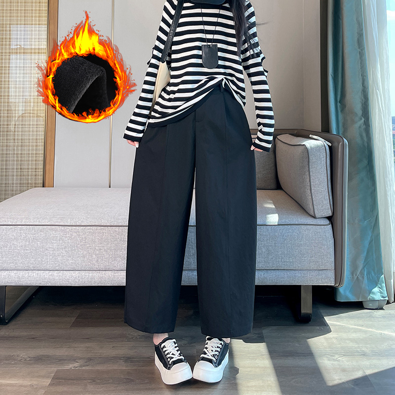 Short and thick velvet casual versatile pants for women in autumn and winter of 2025, new style with simple temperament and versatile curved knife pants Short and thick velvet casual versatile pants for women in autumn and winter of 2025, new style with simple temperament and versatile curved knife pants