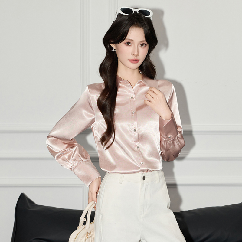 Simple and versatile pink shirt, women's 2025 autumn outfit, new design, niche temperament, casual long sleeved shirt Simple and versatile pink shirt, women's 2025 autumn outfit, new design, niche temperament, casual long sleeved shirt