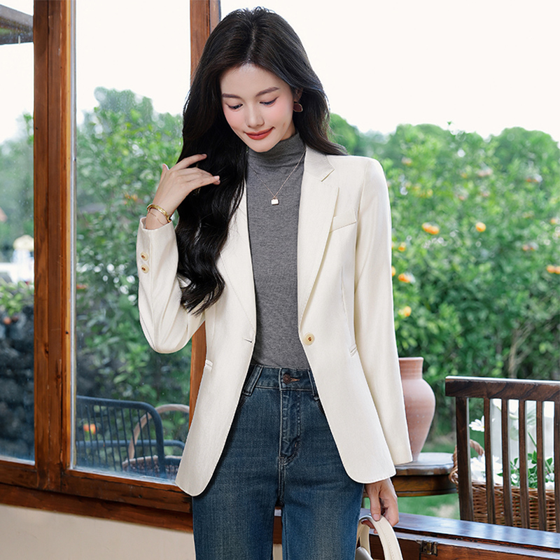 Fashionable and versatile long sleeved suit jacket for women in early autumn, with a niche design and a casual commuting professional suit Fashionable and versatile long sleeved suit jacket for women in early autumn, with a niche design and a casual commuting professional suit