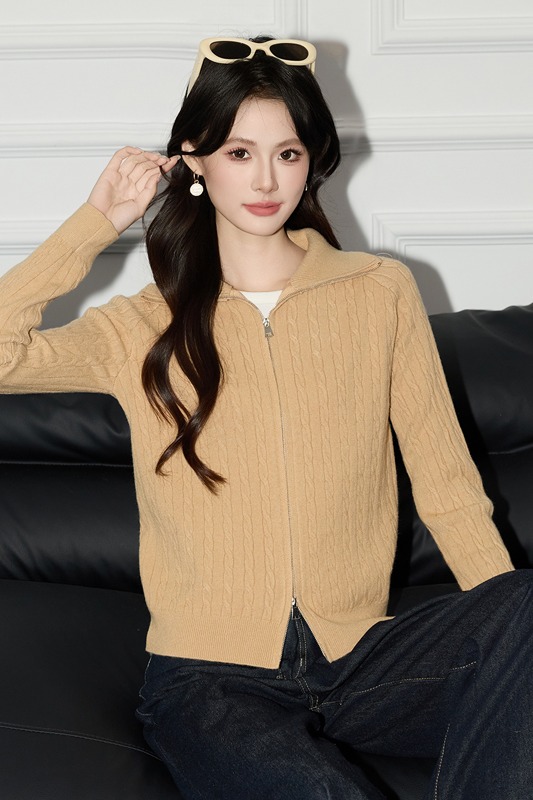 Design sense of western-style double zipper sweater for women in autumn 2025, new style for small stature, versatile base shirt, top Design sense of western-style double zipper sweater for women in autumn 2025, new style for small stature, versatile base shirt, top