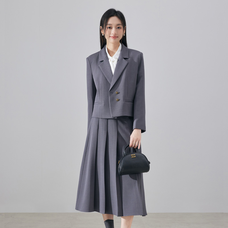 Short style suit for women in early autumn 2025, fashionable and simple temperament, goddess style commuting professional long sleeved suit Short style suit for women in early autumn 2025, fashionable and simple temperament, goddess style commuting professional long sleeved suit
