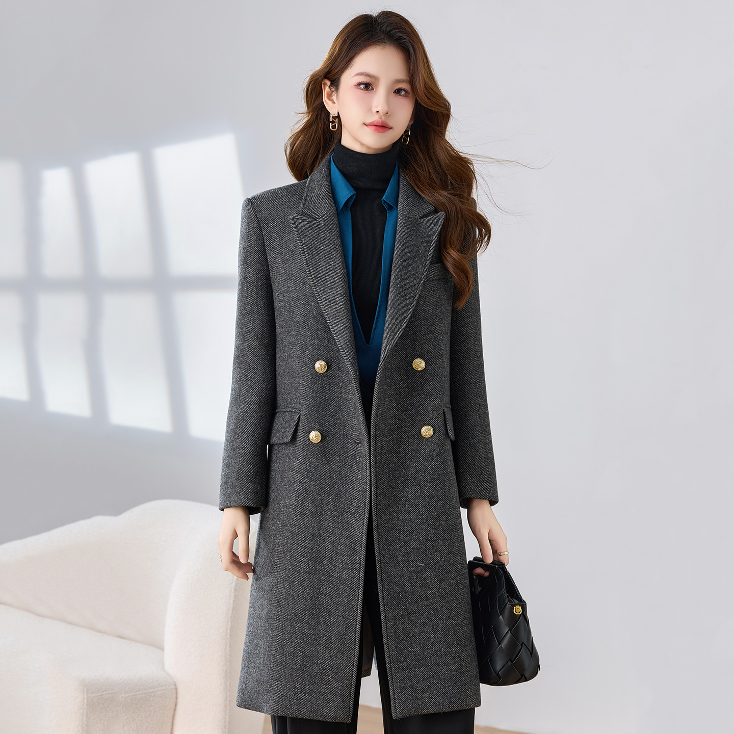 Woolen woolen coat for women in autumn and winter of 2025, new fashionable and simple style, design sense, niche mid length jacket