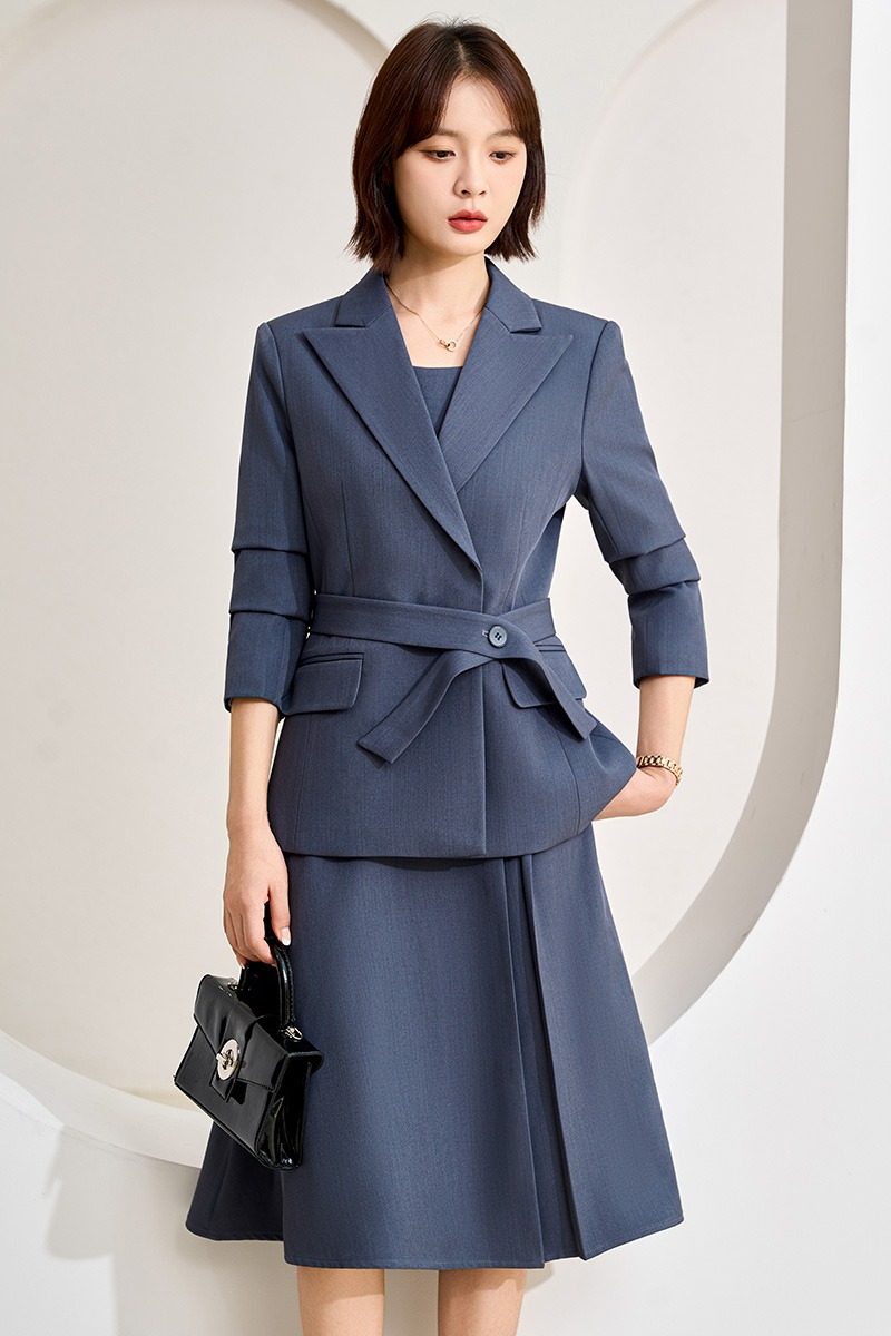 Strap up waist slimming gray suit for women in the autumn of 2025, with a sense of luxury, professional work clothes, commuting suits Strap up waist slimming gray suit for women in the autumn of 2025, with a sense of luxury, professional work clothes, commuting suits