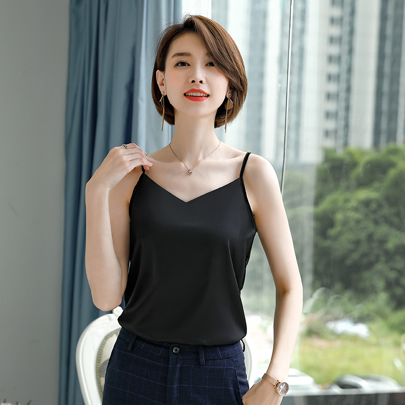 Fashionable and minimalist interior bottom camisole for women 2025 autumn new design, niche temperament, versatile commuting vest Fashionable and minimalist interior bottom camisole for women 2025 autumn new design, niche temperament, versatile commuting vest