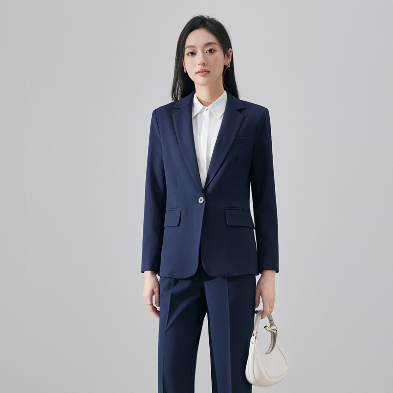 Commuting slim fit one button suit set for women in the autumn of 2025, featuring a slimming and goddess like style commuting mini suit Commuting slim fit one button suit set for women in the autumn of 2025, featuring a slimming and goddess like style commuting mini suit