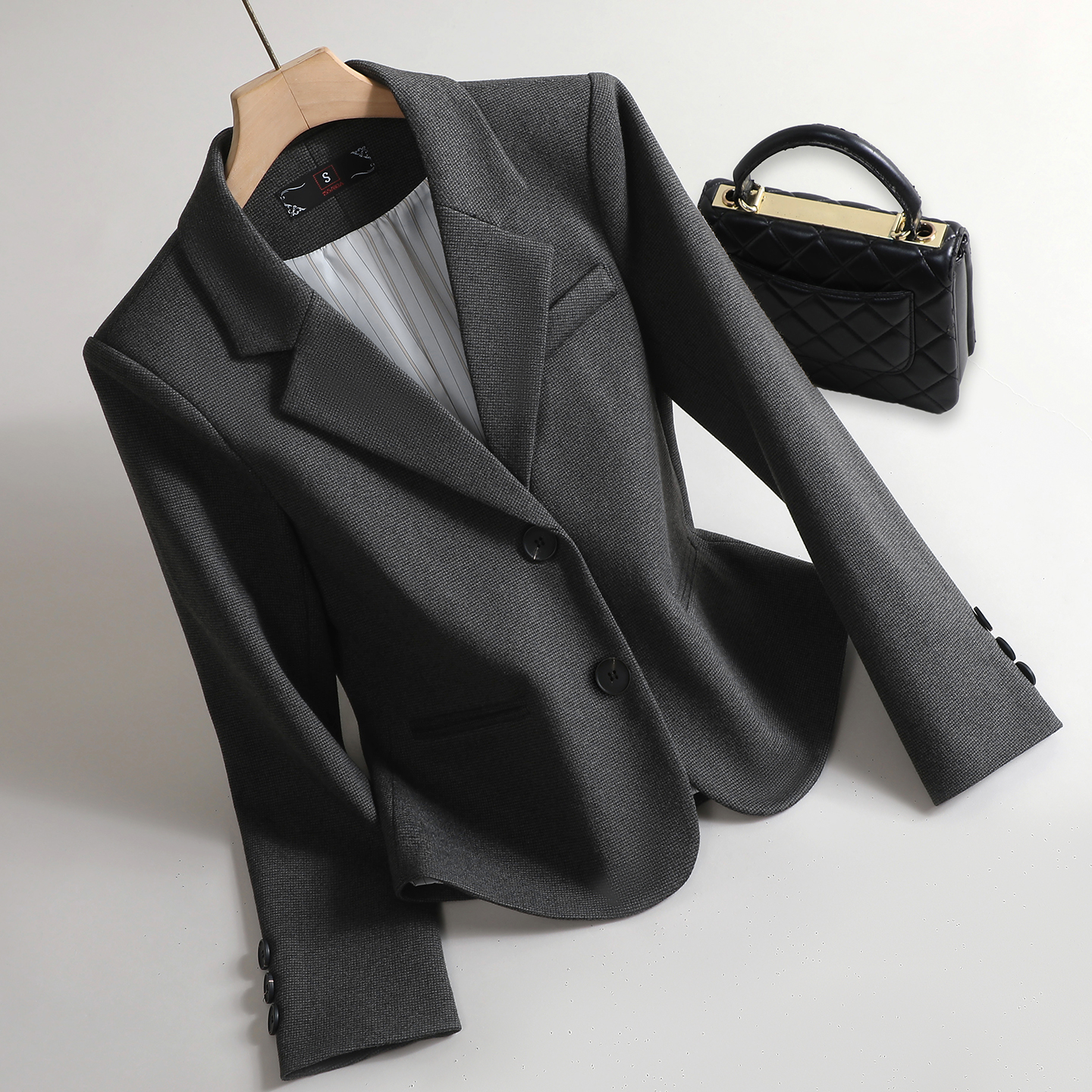 Short style suit jacket for women in winter, with a stylish and stylish design, slim fit, versatile for commuting, and a small suit jacket Short style suit jacket for women in winter, with a stylish and stylish design, slim fit, versatile for commuting, and a small suit jacket