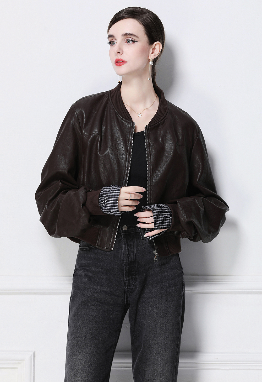 Realistic photo of retro PU leather jacket and jacket for European station 902 Realistic photo of retro PU leather jacket and jacket for European station 902