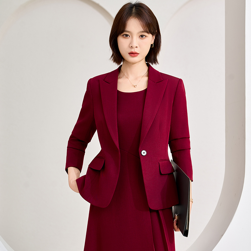 Commuting one button slim fit suit jacket for women in early autumn 2025, simple and capable temperament suit dress set Commuting one button slim fit suit jacket for women in early autumn 2025, simple and capable temperament suit dress set