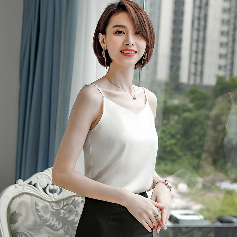 Fashionable and minimalist interior bottom camisole for women 2025 autumn new design, niche temperament, versatile commuting vest Fashionable and minimalist interior bottom camisole for women 2025 autumn new design, niche temperament, versatile commuting vest