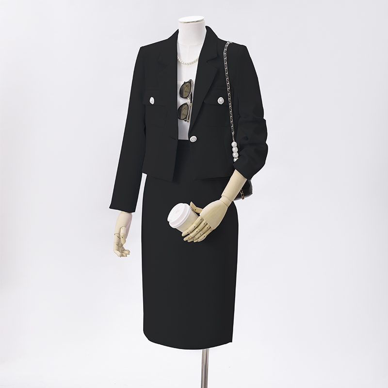 Mingyuan Xiaoxiangfeng temperament short jacket for women in early autumn 2025 fashion Korean version casual versatile commuting suit set Mingyuan Xiaoxiangfeng temperament short jacket for women in early autumn 2025 fashion Korean version casual versatile commuting suit set