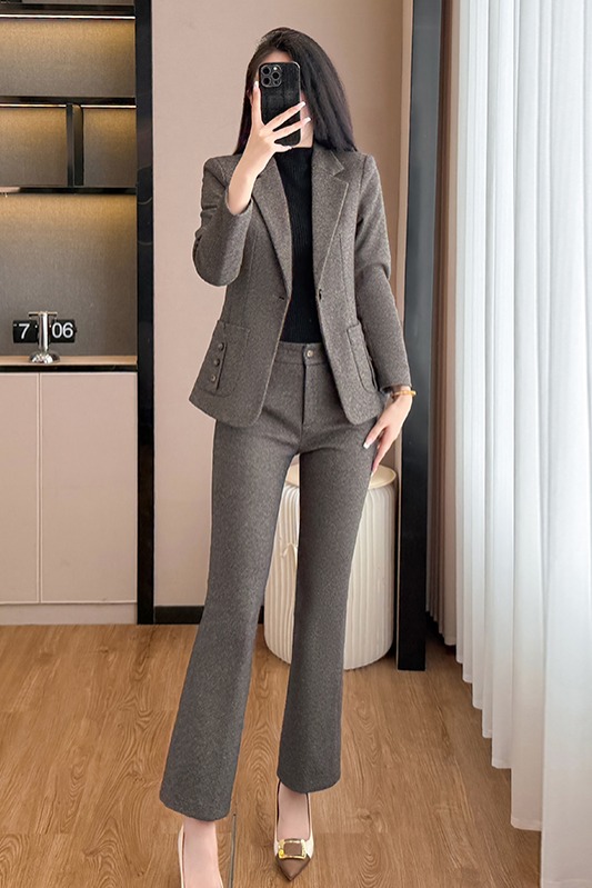 Woolen suit set for women in autumn and winter of 2025, new style, simple and capable, slim fit and slimming temperament, commuting long sleeved suit Woolen suit set for women in autumn and winter of 2025, new style, simple and capable, slim fit and slimming temperament, commuting long sleeved suit