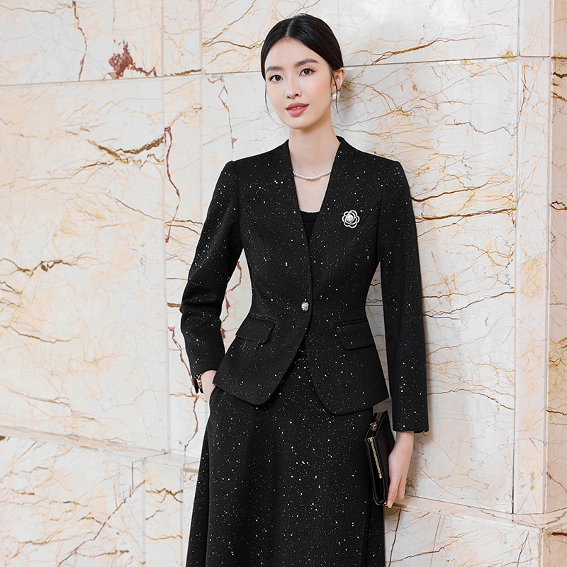 Slimming and slimming V-neck suit jacket for women in autumn, fashionable and simple temperament, versatile suit and skirt set for commuting Slimming and slimming V-neck suit jacket for women in autumn, fashionable and simple temperament, versatile suit and skirt set for commuting
