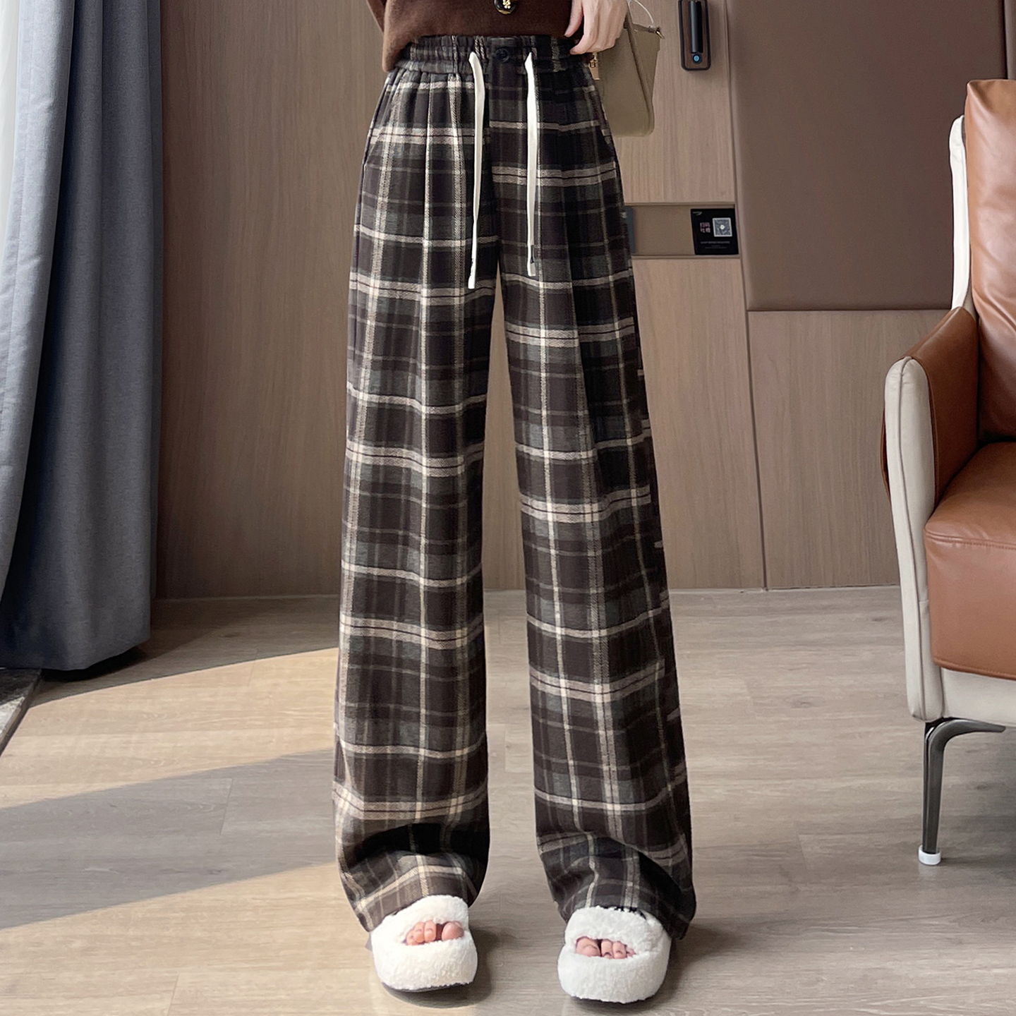 Retro temperament checkered casual pants for women in early autumn 2025, fashionable and simple temperament, casual and versatile elastic wide leg pants Retro temperament checkered casual pants for women in early autumn 2025, fashionable and simple temperament, casual and versatile elastic wide leg pants