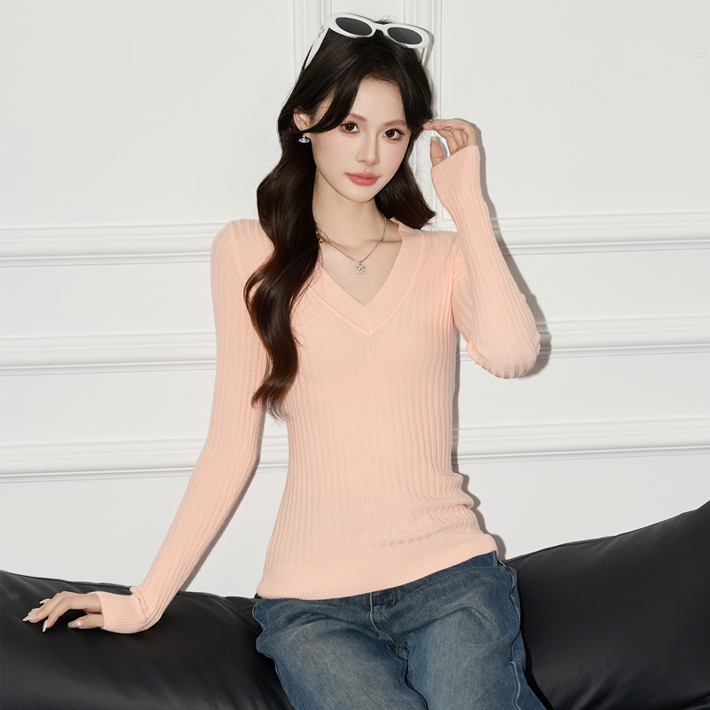 Temperament V-neck sweater women's 2025 autumn and winter new slim fit and slimming design sense niche casual versatile base shirt