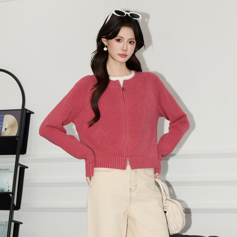 Blue double zipper knitted cardigan for women in early autumn 2025, new fashionable and stylish casual versatile short style solid color top Blue double zipper knitted cardigan for women in early autumn 2025, new fashionable and stylish casual versatile short style solid color top