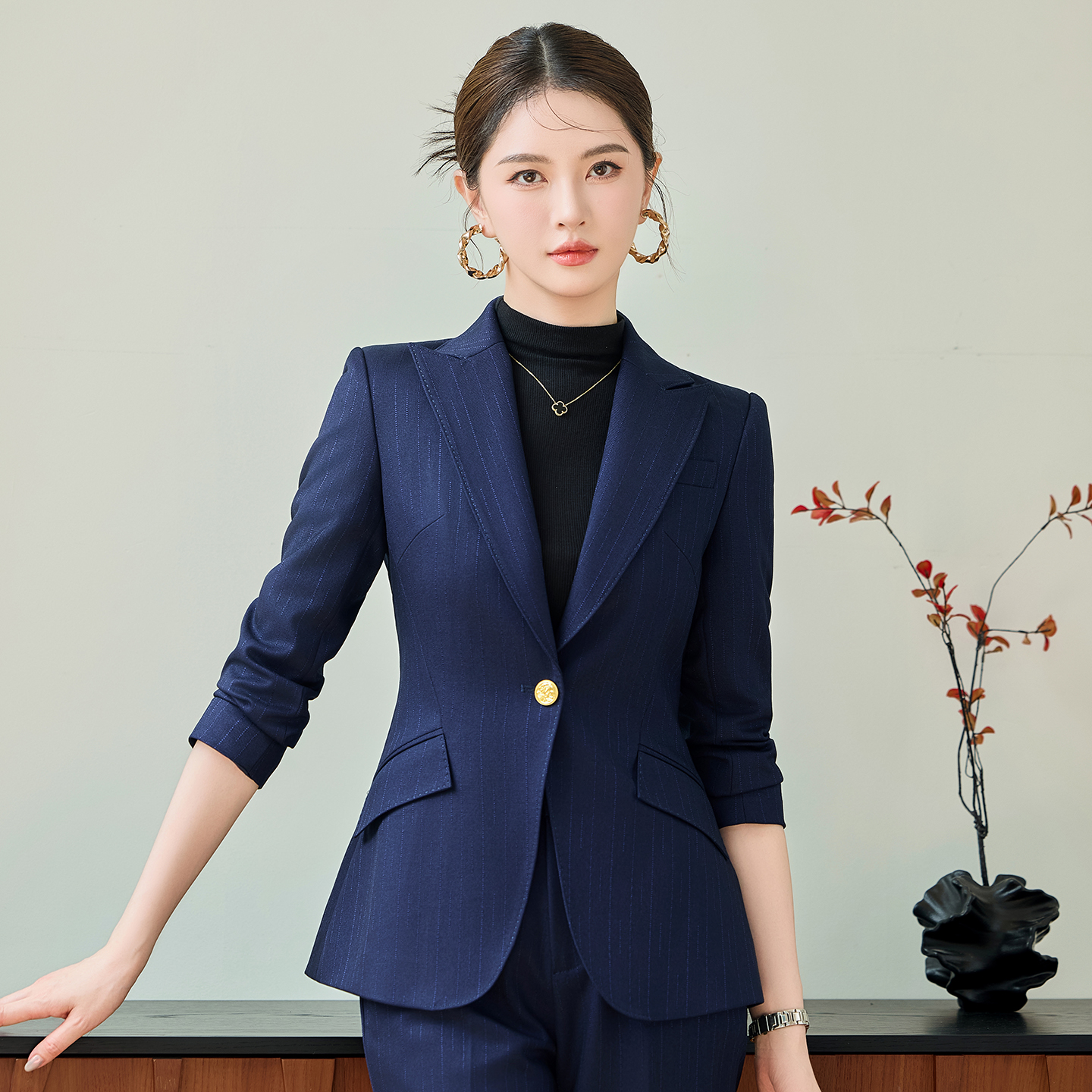 Slimming temperament pink suit for women 2025 early autumn new style simple and efficient commuting versatile long sleeved mini suit Slimming temperament pink suit for women 2025 early autumn new style simple and efficient commuting versatile long sleeved mini suit