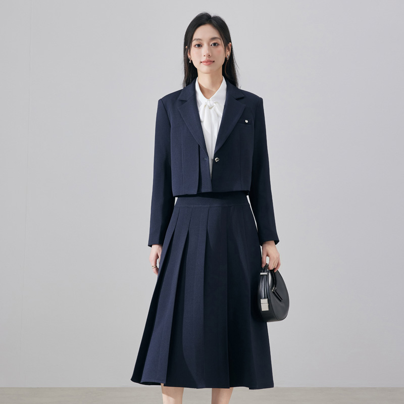 Short suit half skirt two-piece set professional women's clothing 2025 autumn new design sense temperament commuting small suit Short suit half skirt two-piece set professional women's clothing 2025 autumn new design sense temperament commuting small suit