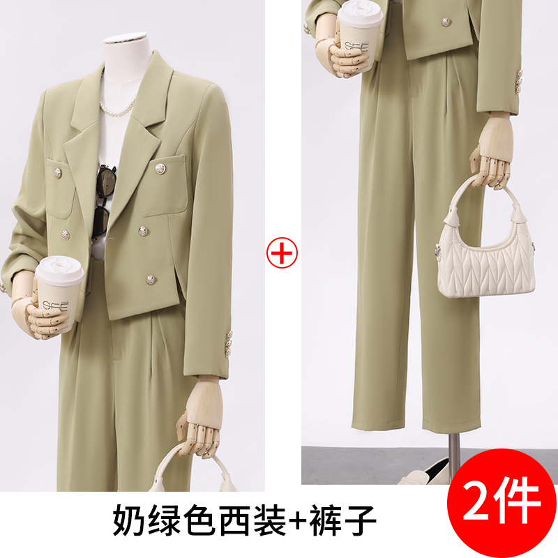 Minimalist temperament, petite suit for women, autumn 2025 design sense, niche commuting versatile short suit Minimalist temperament, petite suit for women, autumn 2025 design sense, niche commuting versatile short suit