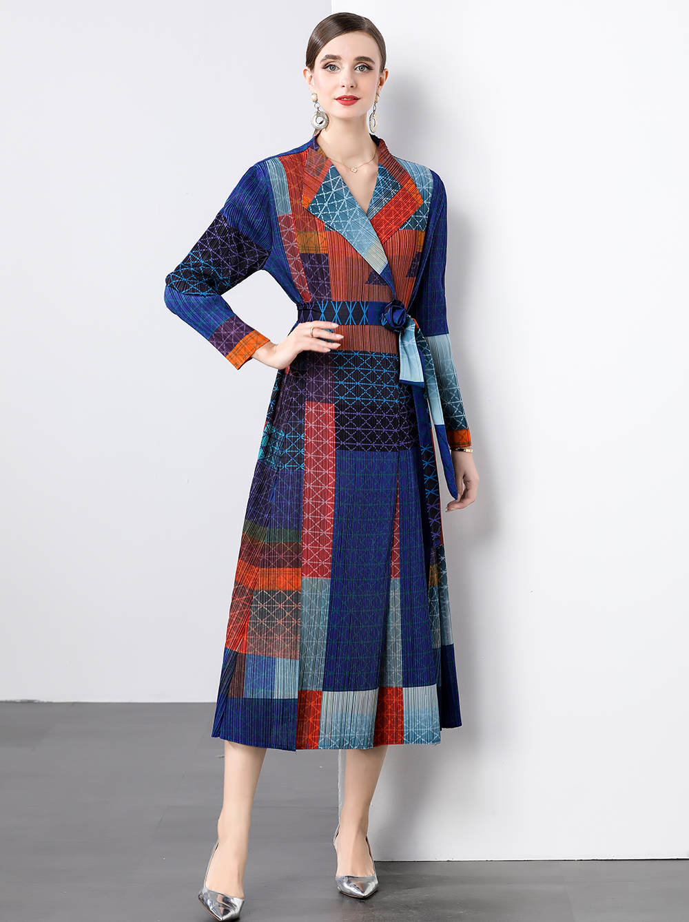 Factory direct sales of Miyake pleated early autumn pleated loose plus size printed outerwear Factory direct sales of Miyake pleated early autumn pleated loose plus size printed outerwear