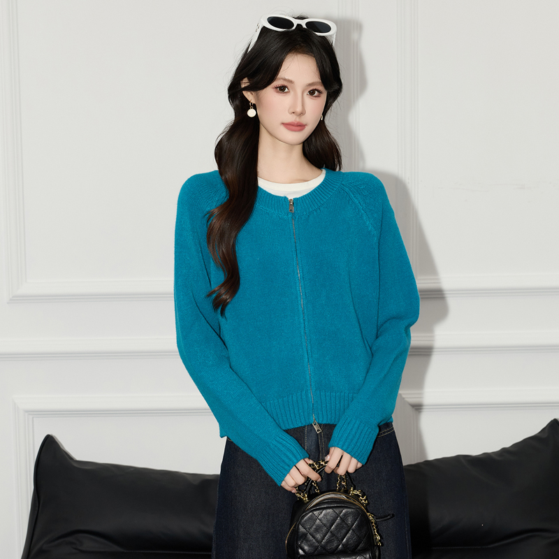 Blue double zipper knitted cardigan for women in early autumn 2025, new fashionable and stylish casual versatile short style solid color top Blue double zipper knitted cardigan for women in early autumn 2025, new fashionable and stylish casual versatile short style solid color top